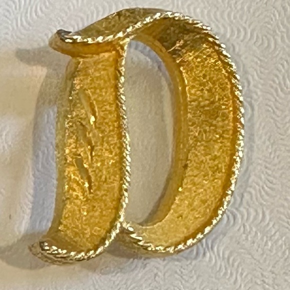 Vintage Gold Plated Brushed Letter “D” trimmed in gold bead Circa 1970’s EUC - Picture 3 of 4